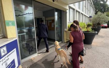 Remise d'un chien guide d'aveugle