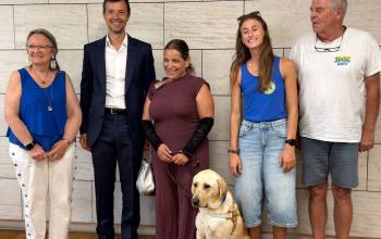 Remise d'un chien guide d'aveugle