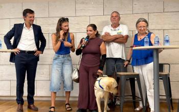 Remise d'un chien guide d'aveugle