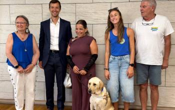 Remise d'un chien guide d'aveugle